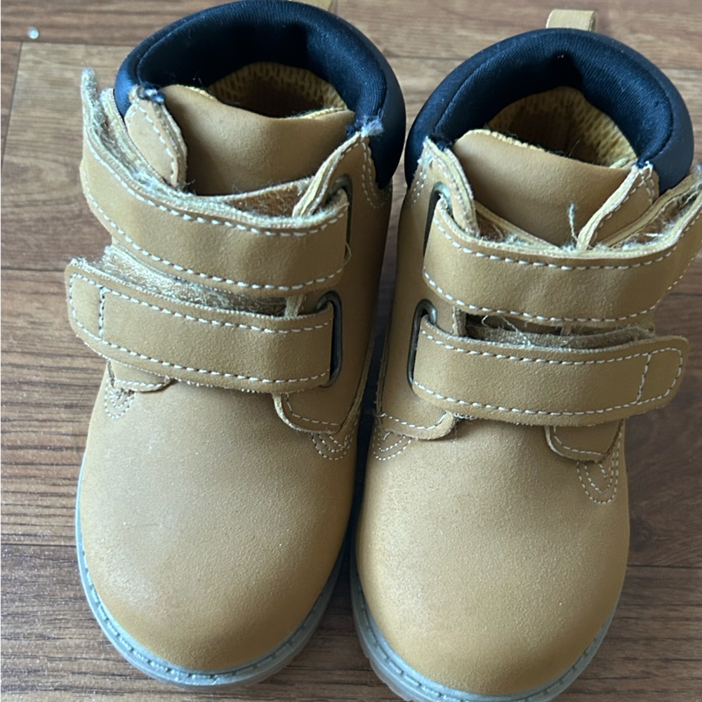 Tan and Black boots size 5 New